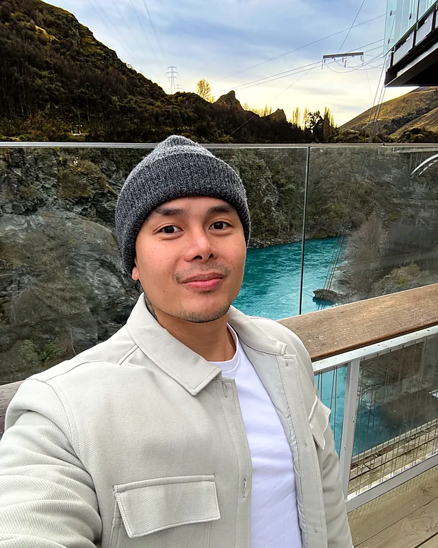 Sherwin at the Kawarau Gorge with its turquoise river behind him